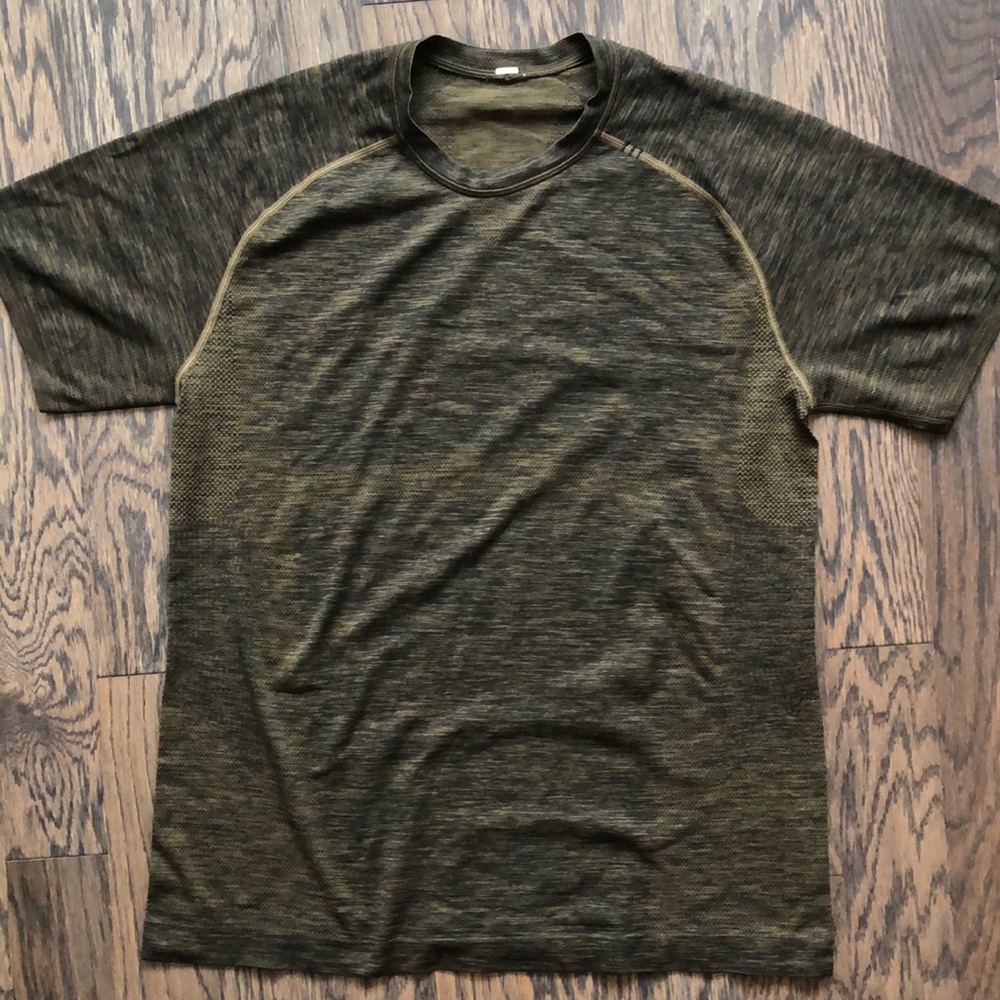 Lululemon metal vent T-shirt